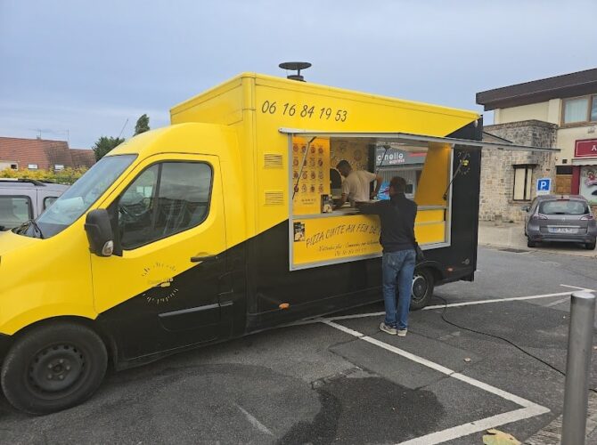 Restaurant Camion pizza au feu de bois- Casa Mia à Saint-Vrain, France