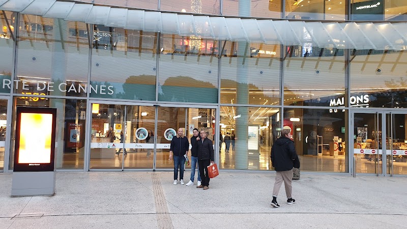 Restaurant CAP3000 – Shopping Mall à Saint-Laurent-du-Var, France