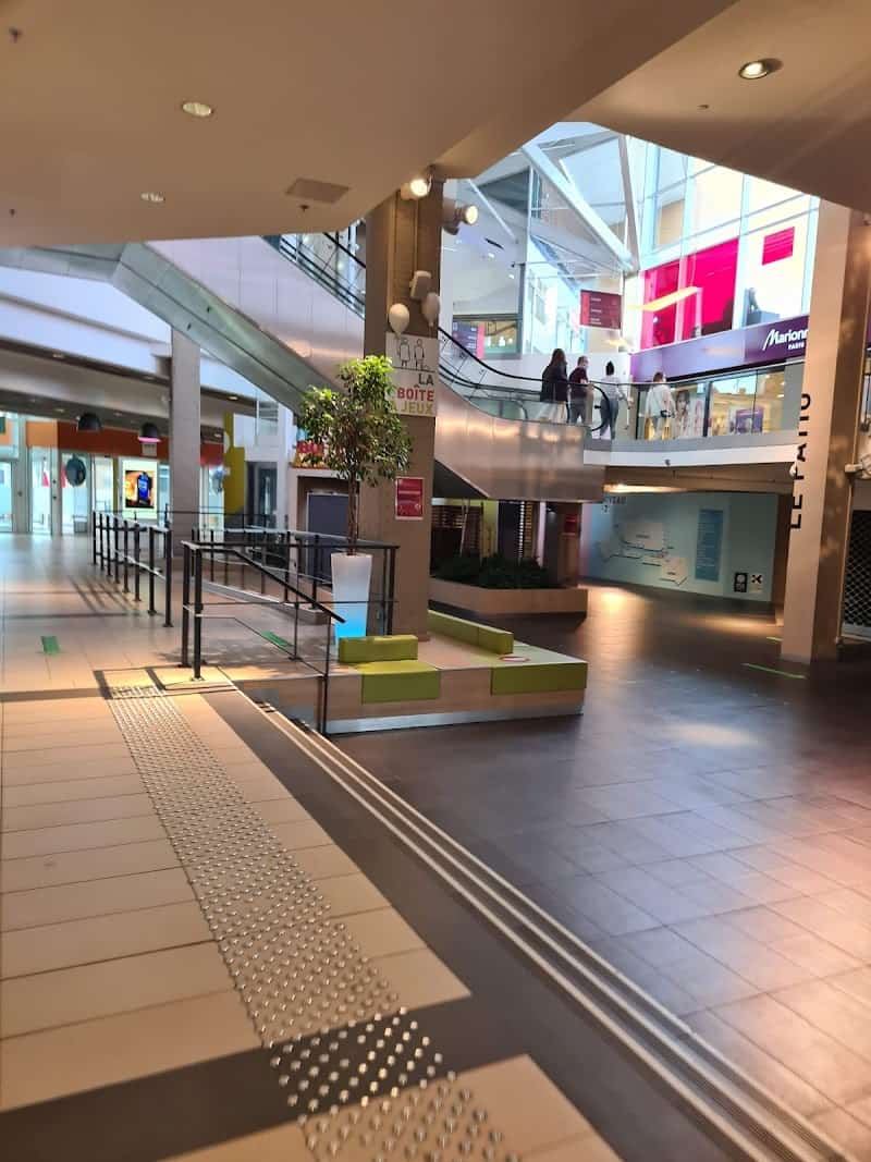 Restaurant Centre commercial Art de Vivre à Éragny, France