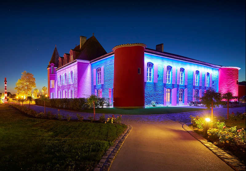 Restaurant Château Le Stelsia à Saint-Sylvestre-sur-Lot, France