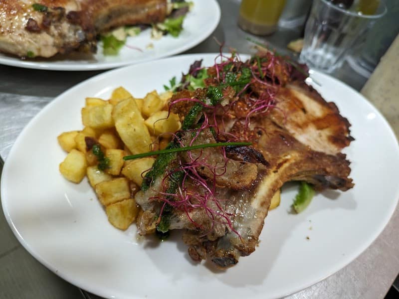 Restaurant Chez Huguette à Saint-Ouen-sur-Seine, France