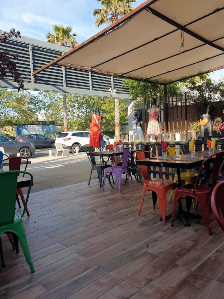 Color Café Restaurant & Boutique à Marseillan, France — photo 1