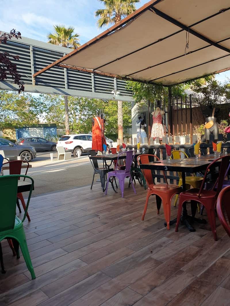Color Café Restaurant & Boutique à Marseillan, France
