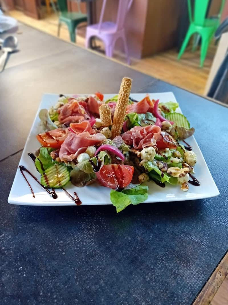 Color Café Restaurant & Boutique à Marseillan, France