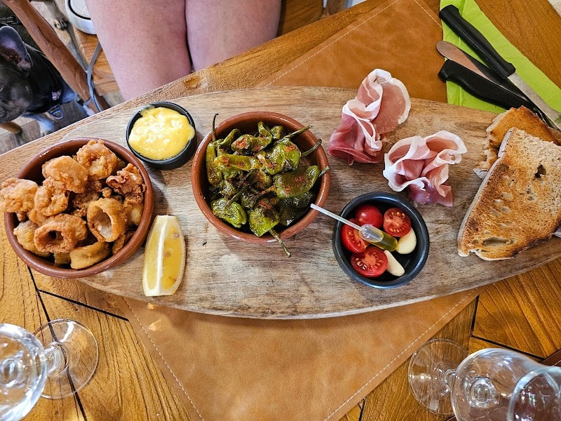 Color Café Restaurant & Boutique à Marseillan, France