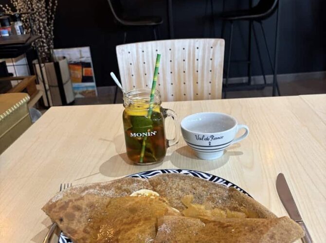 Restaurant Creperie Les Vagues Blanches à Plomeur, France