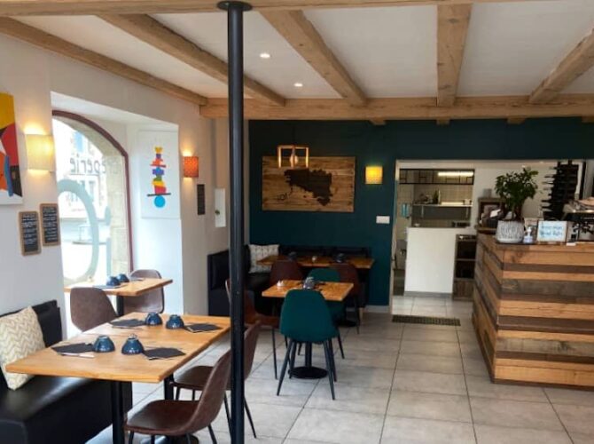 Restaurant Crêperie ¡ Oh Pourquoi Pas ! à Plomeur, France