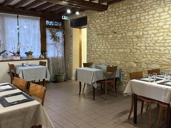 Crêperie – Restaurant du Fer à Cheval à Giel-Courteilles, France