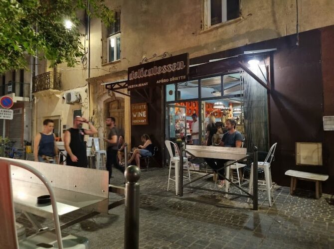 Restaurant Delicatessen à Marseillan, France