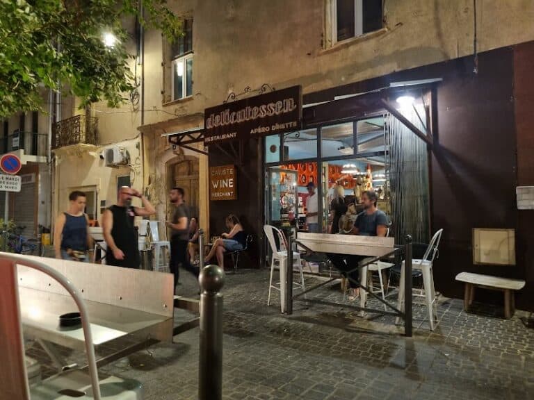 Restaurant Delicatessen à Marseillan, France — photo 1