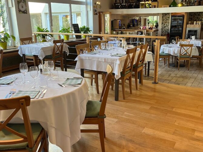 Restaurant Entre les Deux à Mennecy, France