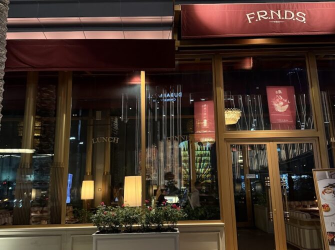 FRNDS Restaurant à Dubaï, Émirats arabes unis