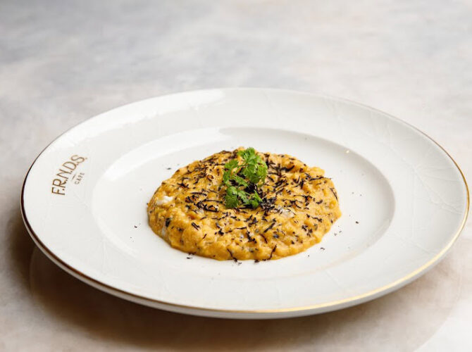 FRNDS Restaurant à Dubaï, Émirats arabes unis