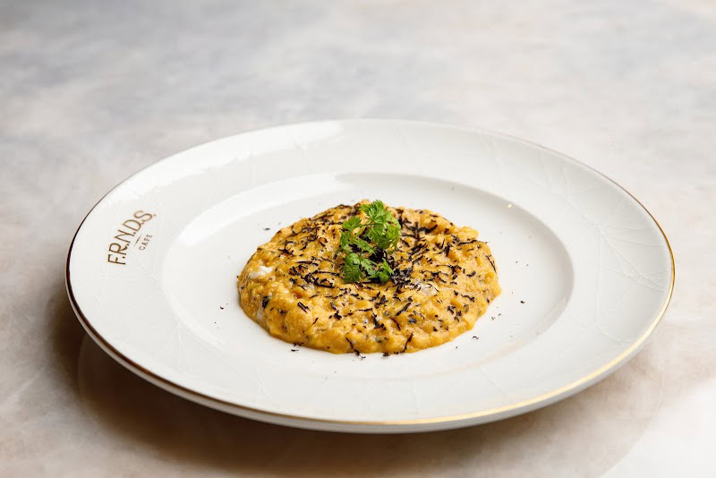 FRNDS Restaurant à Dubaï, Émirats arabes unis