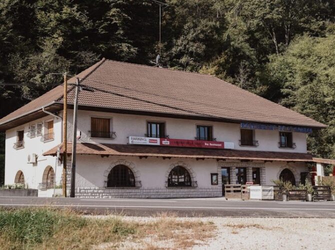 Restaurant Hostel De La Source à Chazey-Bons, France