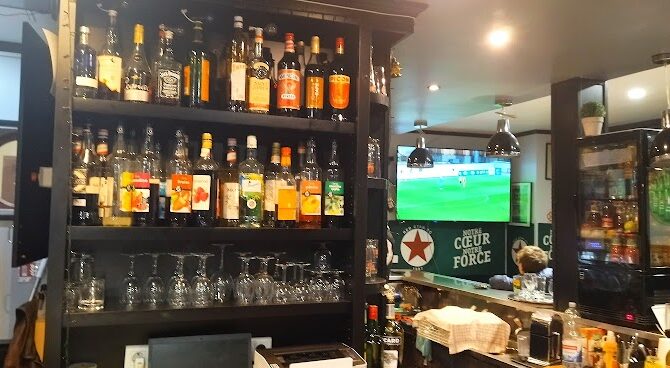 Restaurant Hôtel Moderne à Saint-Ouen-sur-Seine, France