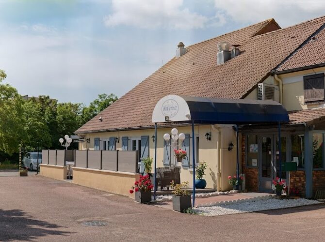 Hôtel Restaurant Bleu France Éragny Cergy à Éragny, France