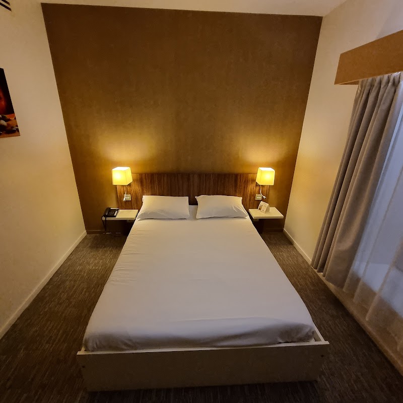 Hôtel & Restaurant – Le Coeur d’Or Douzy, Sedan Est (The Originals) à Douzy, France