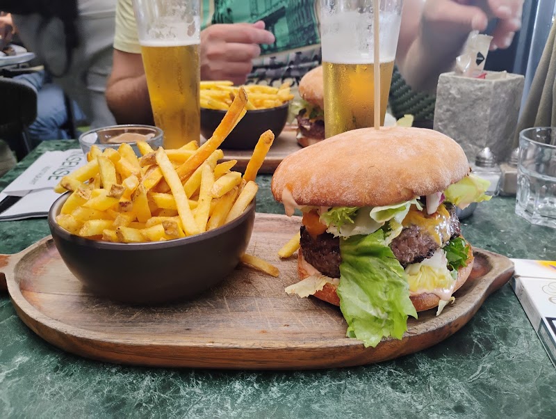 Restaurant Insensé à Saint-Laurent-du-Var, France