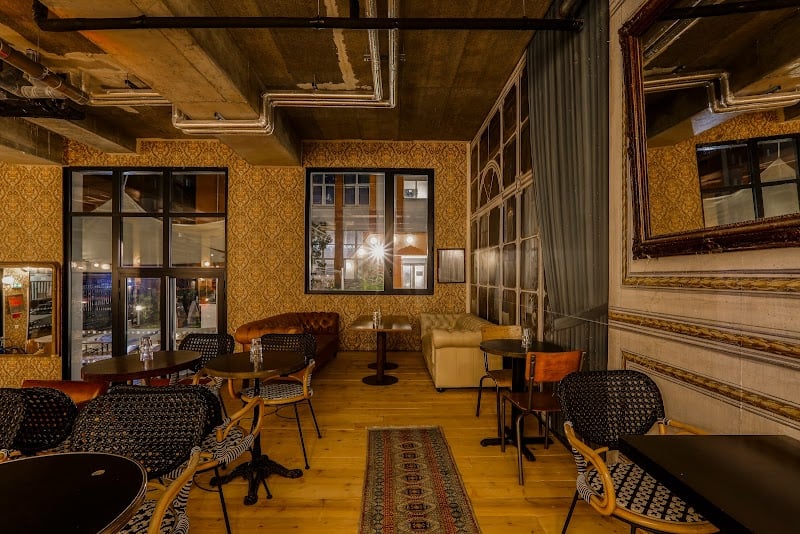 Restaurant Ivry sauvage à Ivry-sur-Seine, France