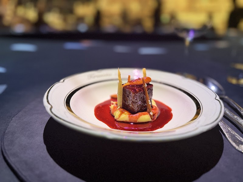 Krasota Dubai Restaurant à Dubaï, Émirats arabes unis