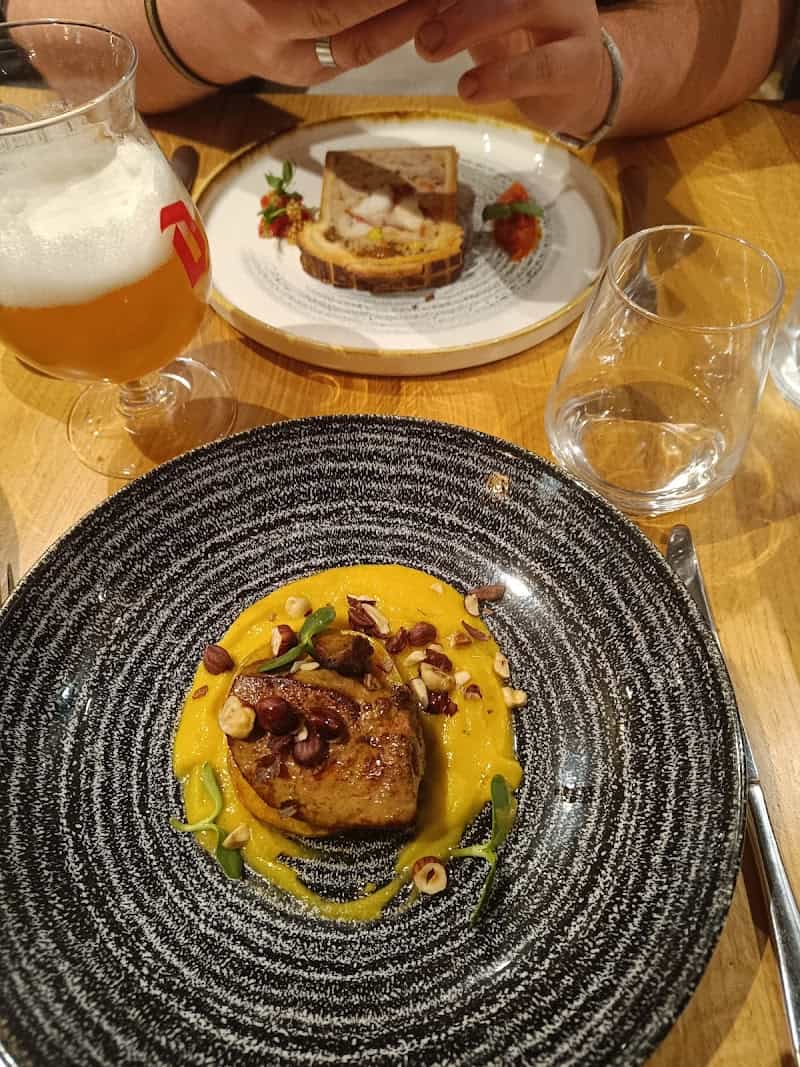 L ’Air Du Temps restaurant, cave à vin , patio urbain à Saint-Brieuc, France