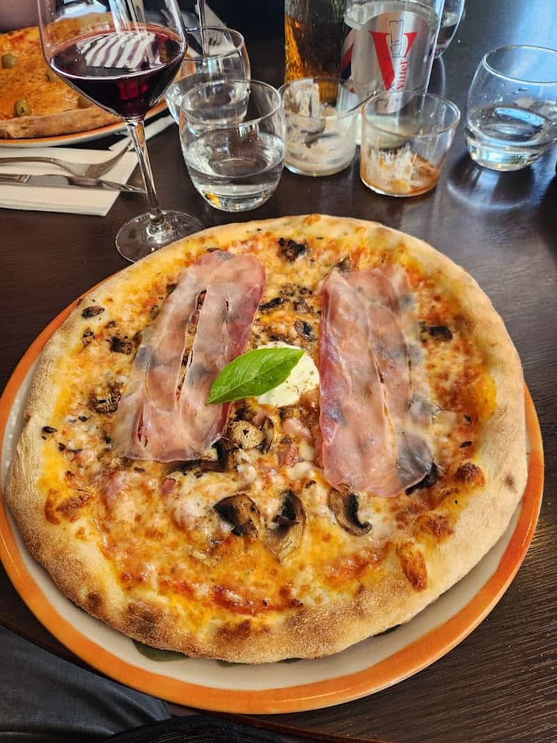 Restaurant L Olympic à Colombes, France