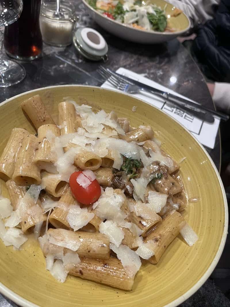 Restaurant La bella Italia à La Garenne-Colombes, France