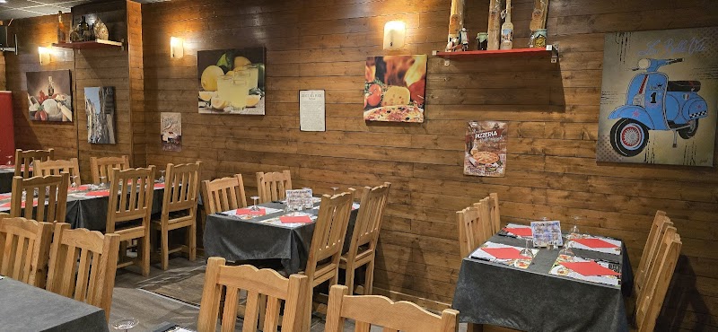 Restaurant La Bella Napoli à Gray, France