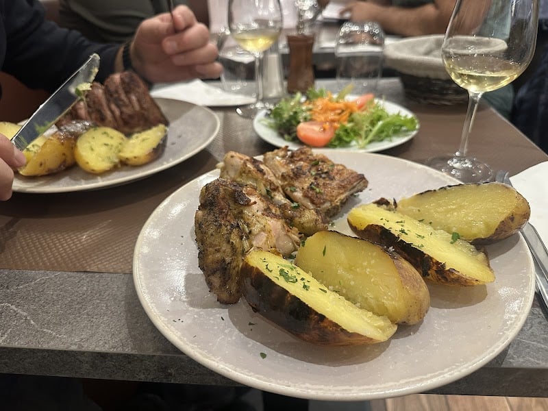 Restaurant La Bonne Braise à Saint-Ouen-sur-Seine, France