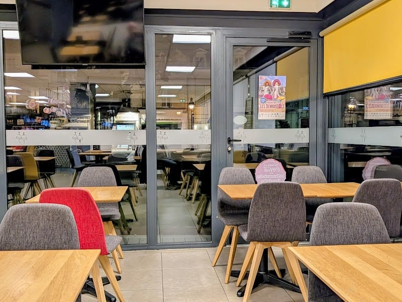 Restaurant La Brasserie des Demoiselles à Rochefort, France