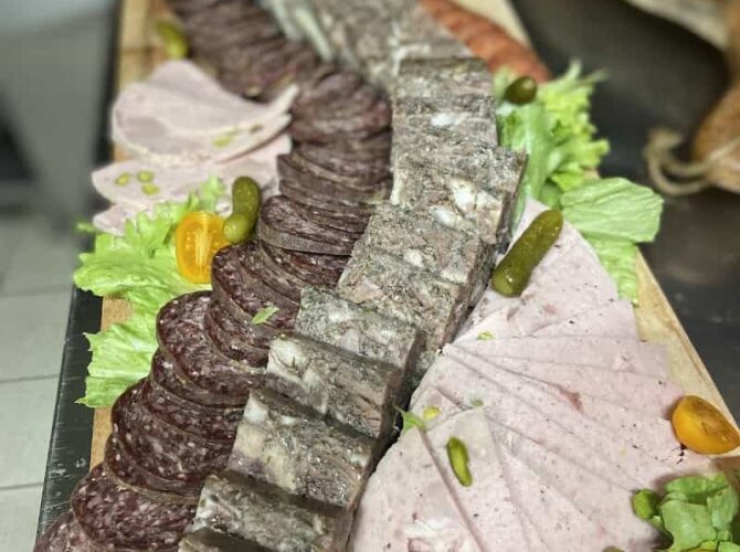 Restaurant La Brasserie Lorraine, 3 rue Louis et Félix Moreau 54330 Vezelise à Vézelise, France