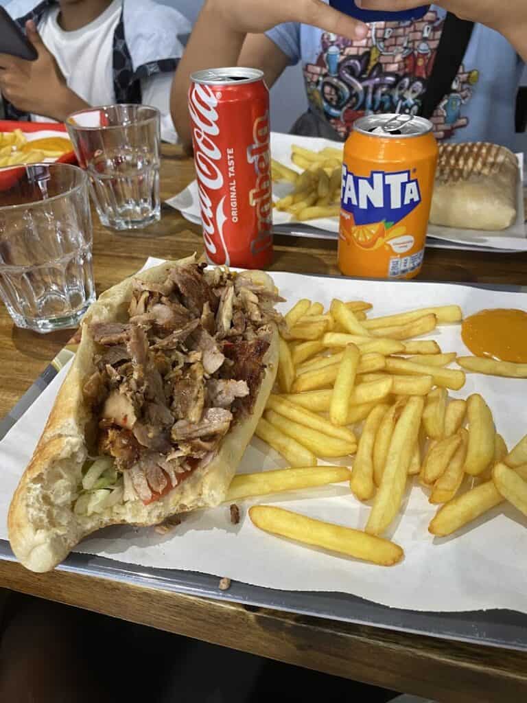 Restaurant La Brochette Dorée à Longjumeau, France — photo 1
