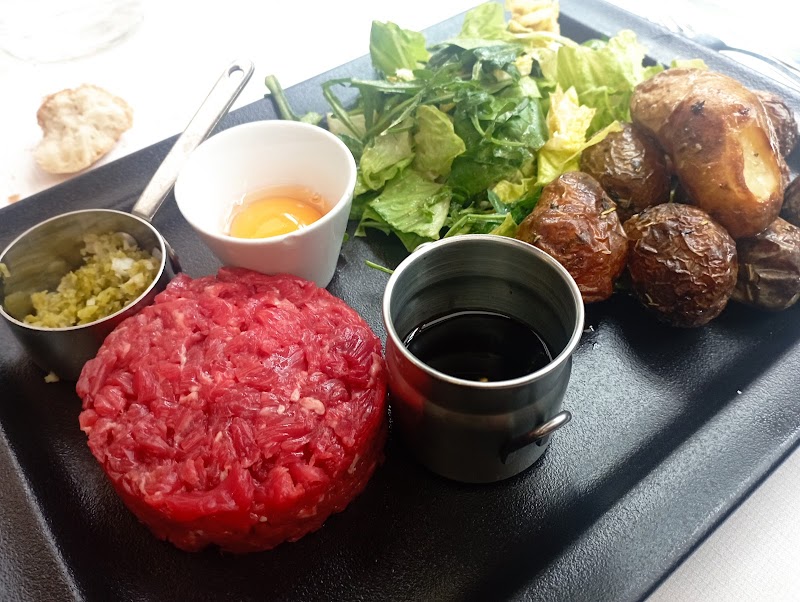 Restaurant La Cantine Du 38 à Courbevoie, France