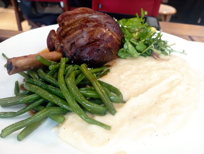 Restaurant La Cantine Du 38 à Courbevoie, France