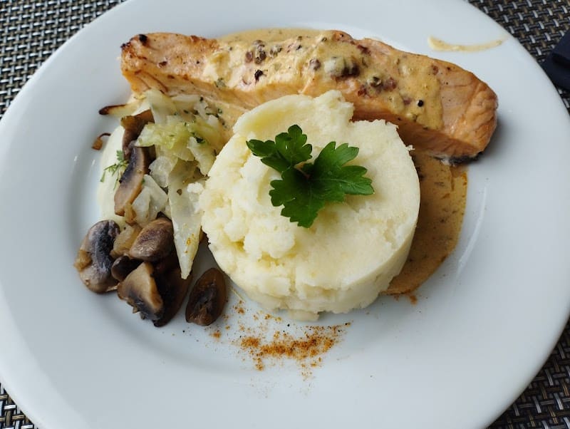 Restaurant La Croisée des Chemins à Gennevilliers, France
