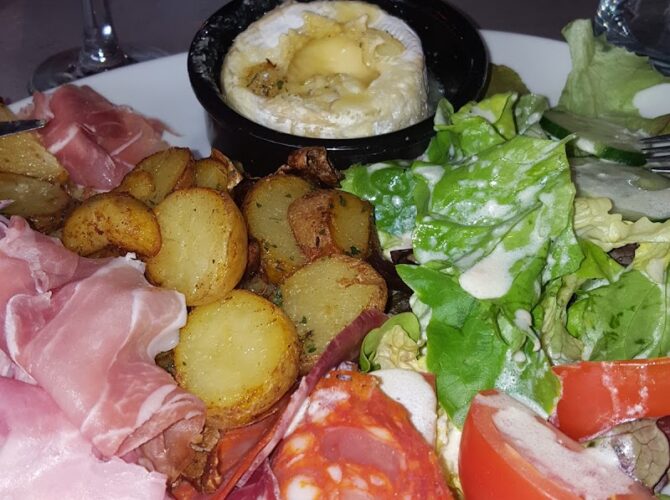 Restaurant La Galejade SARL à Carignan, France