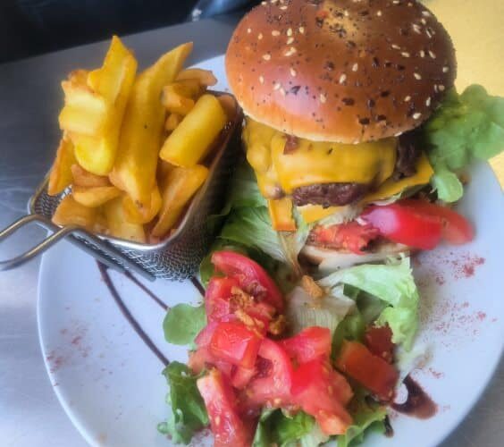 La Garrigue Bar-Restaurant-Buffet Provencal à Bormes-les-Mimosas, France