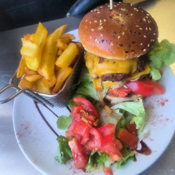 La Garrigue Bar-Restaurant-Buffet Provencal à Bormes-les-Mimosas, France