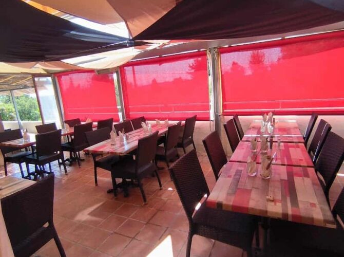 La Garrigue Bar-Restaurant-Buffet Provencal à Bormes-les-Mimosas, France