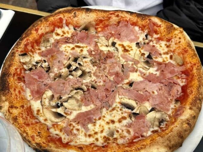 Restaurant La Piazzetta à Levallois-Perret, France