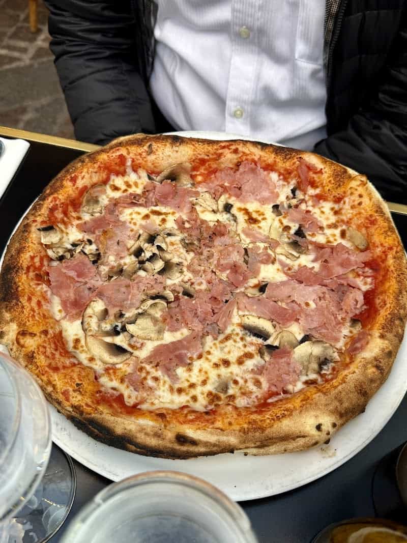 Restaurant La Piazzetta à Levallois-Perret, France