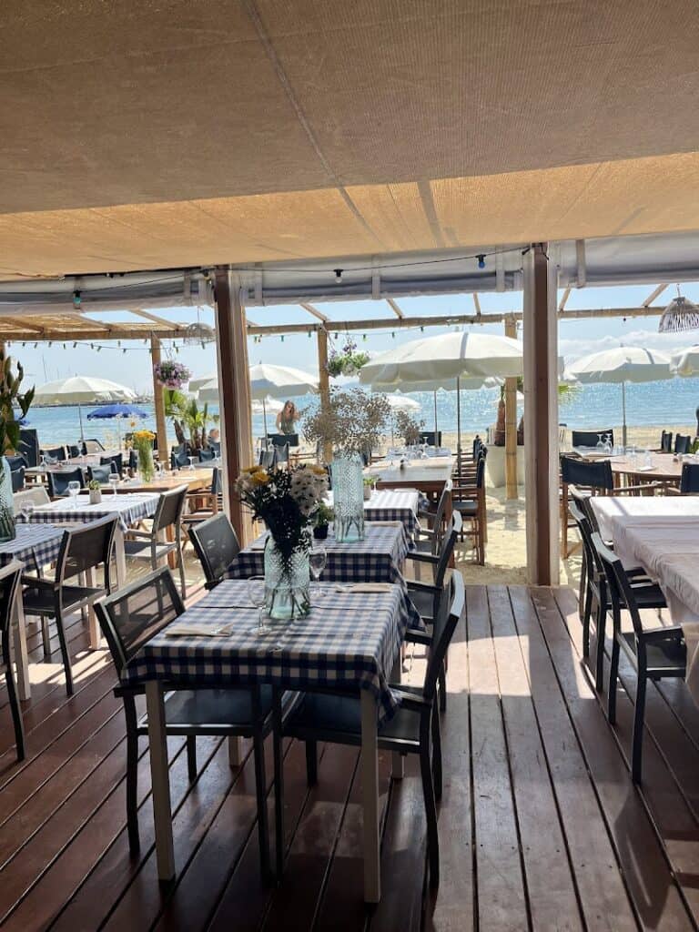 Restaurant La Plage Meynial à Bormes-les-Mimosas, France — photo 1