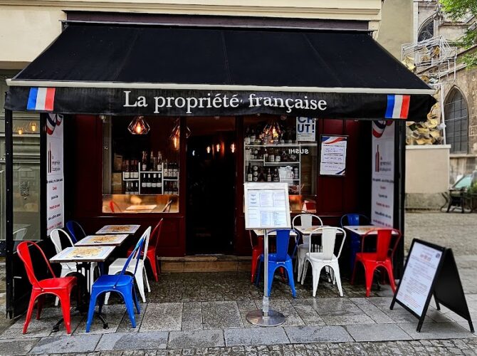 Restaurant La Propriété Française à Paris, France