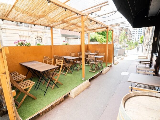 Restaurant La Puce à Saint-Ouen-sur-Seine, France