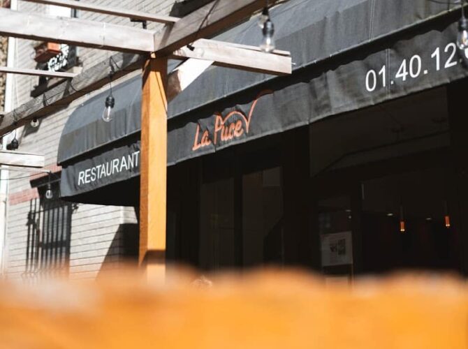 Restaurant La Puce à Saint-Ouen-sur-Seine, France