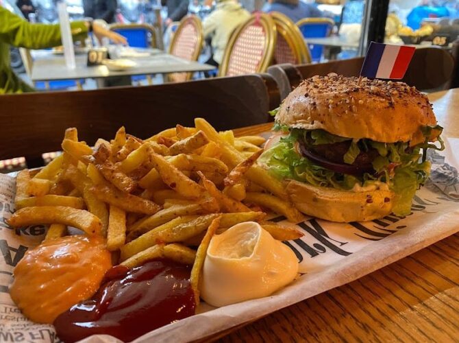 Restaurant La terrasse des puces à Saint-Ouen-sur-Seine, France