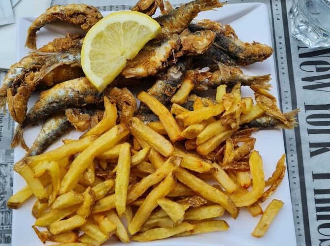 Restaurant La terrasse des puces à Saint-Ouen-sur-Seine, France