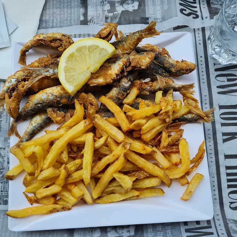 Restaurant La terrasse des puces à Saint-Ouen-sur-Seine, France