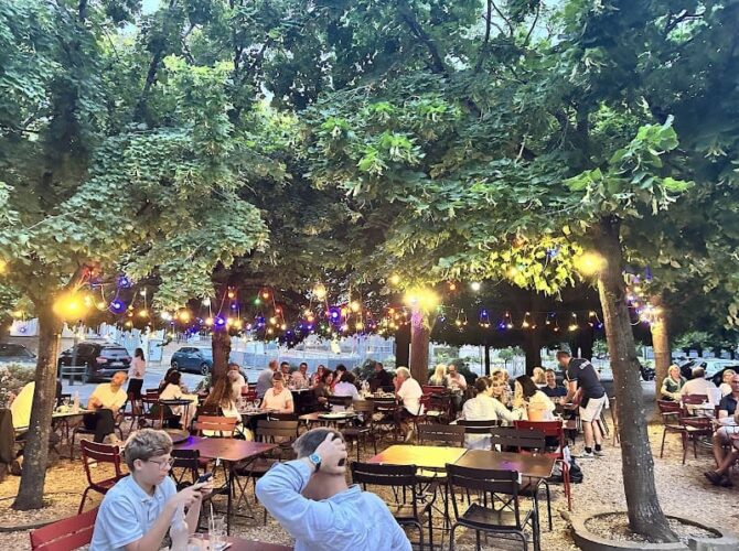 Restaurant La Tête Noire à Marnes-la-Coquette, France